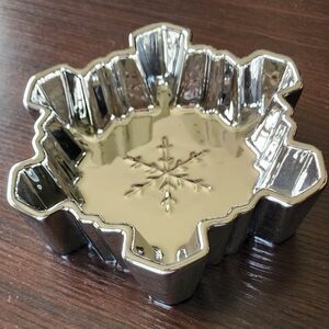 Snowflake❄️ porcelain bowl dish shiny silver metallic NEW! Threshold for Target